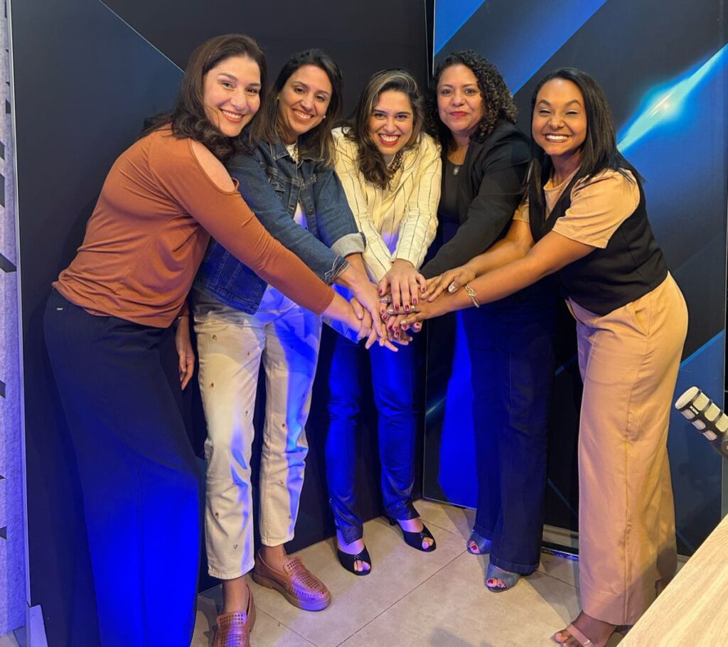 Podcast 4x1: projeto que divulga histórias de superação e inspiração, conectando empreendedoras e impulsionando negócios no mundo digital. Gaivota Comunicação, assessoria de imprensa em São Paulo.