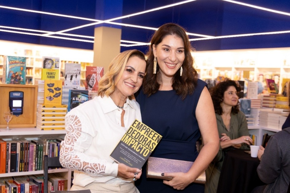 Livraria lotada celebra o poder feminino no lançamento do livro “Empreendedoras de Impacto”. Gaivota Comunicação, assessoria de imprensa em São Paulo.