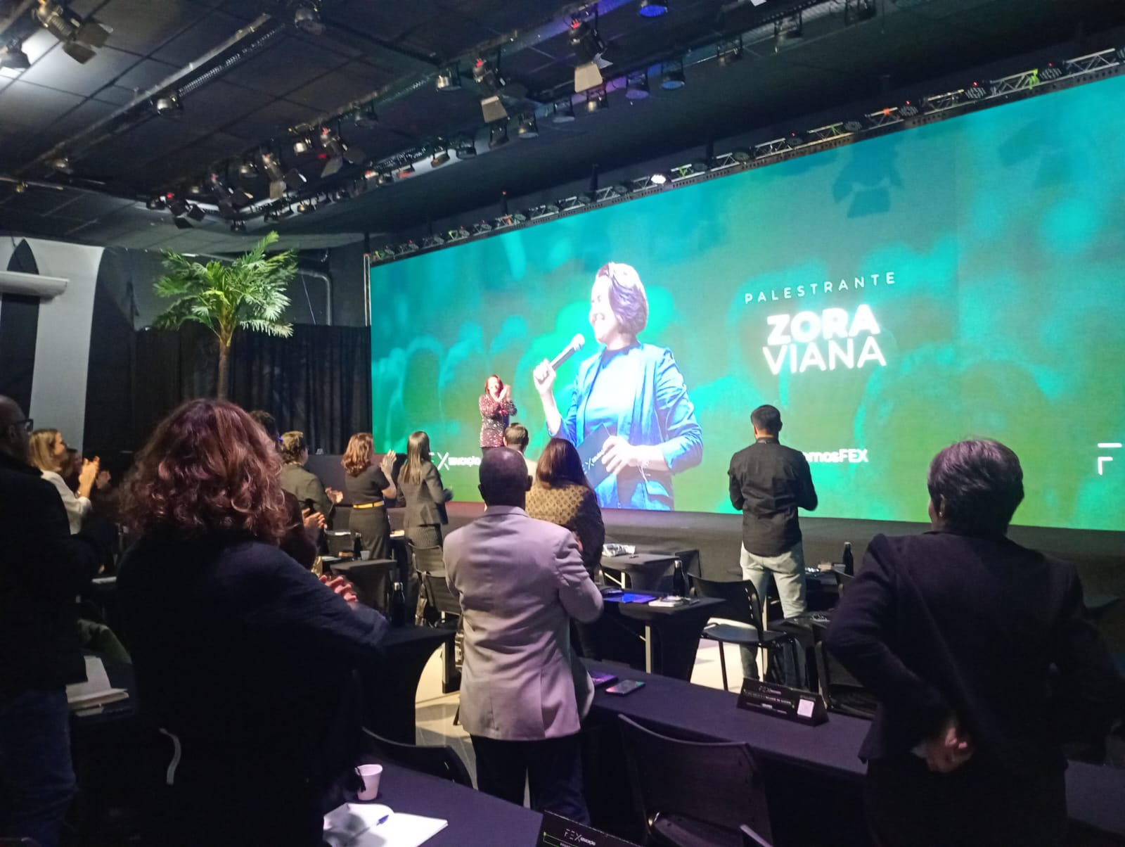 Zora Viana transforma experiências em educação com a FEX, unindo mercado e ensino. Descubra como essa inovação pode te impactar! Gaivota Comunicação - Assessoria de imprensa em São Paulo.