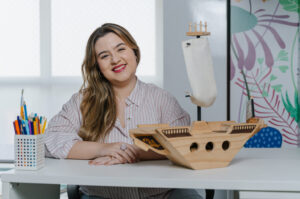 Livro “Desmistificando o Autismo” de Letícia Sena propõe reflexão sobre inclusão e cuidado humanizado